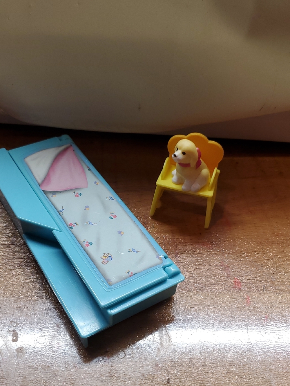 2001 Barbie Kelly Club Lots of Secrets Clubhouse Furniture and Accessories